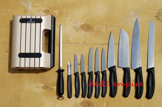 VICTORINOX - Blok kayu pisau dapur - 11 unit