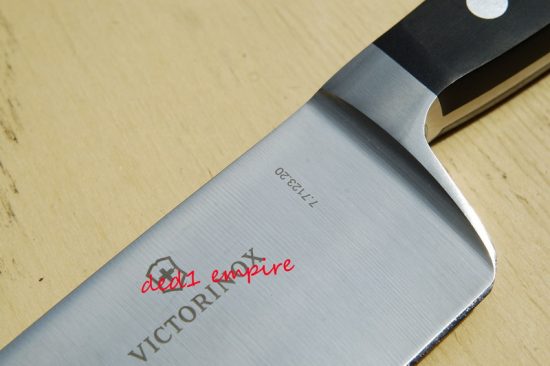 VICTORINOX - Pisau TEMPA / forged Chef 20cm