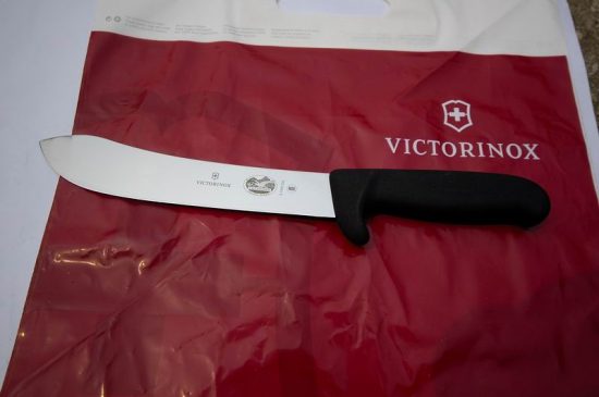 pisau daging / sembelih Victorinox (hulu unik)