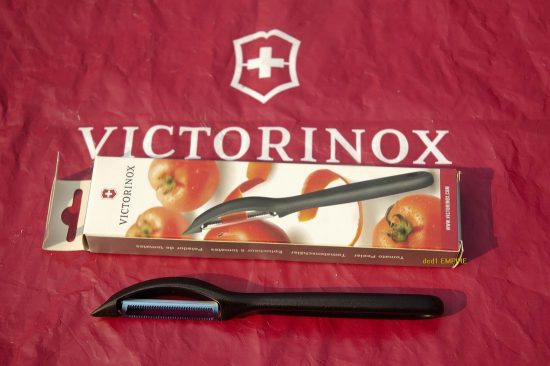 VICTORINOX - Pengupas buah jenis lurus