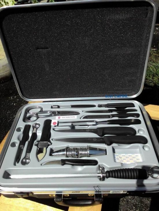 VICTORINOX - Set pisau dan beg model 5.4923