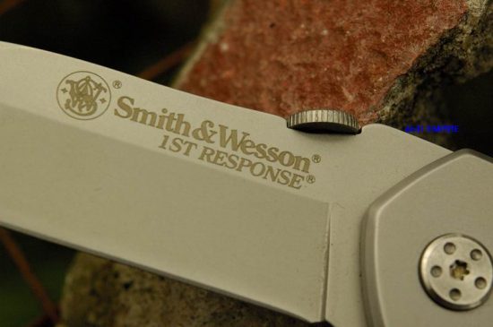 Smith & Wesson - Pisau lipat taktikal