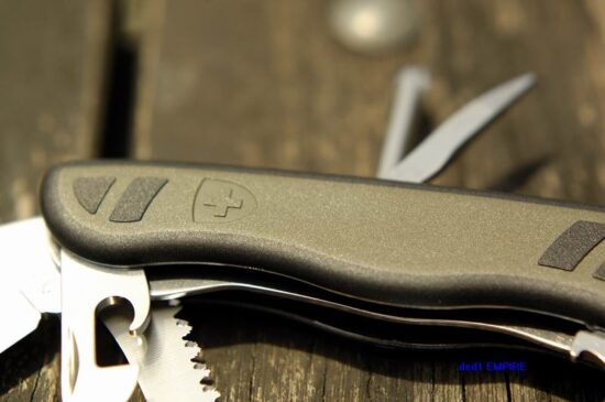 Victorinox Swiss Army - pisau poket edisi Tentera Switzerland 2008