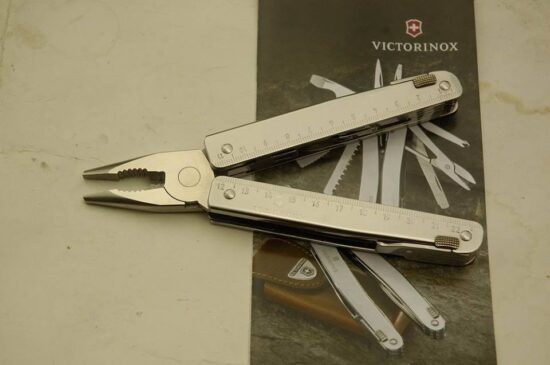 Victorinox - alat serbaguna Swiss Tool RS