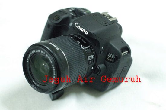 CANON - kamera DSLR EOS 700D (TERPAKAI)